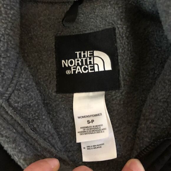THE NORTH FACE Polartec Breast Cancer  1/4 Zip Gray/Black Fleece Pullover - Picture 7 of 9